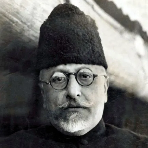 Close black-and-white portrait of Maulana Abul Kalam Azad in round spectacles and a karakul cap.